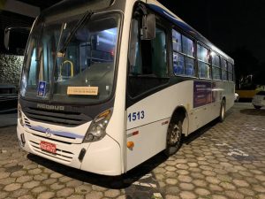 Criminosos colocam fogo em ônibus do transporte coletivo em Caraguatatuba 1 Criminosos colocam fogo em ônibus do transporte coletivo em Caraguatatuba