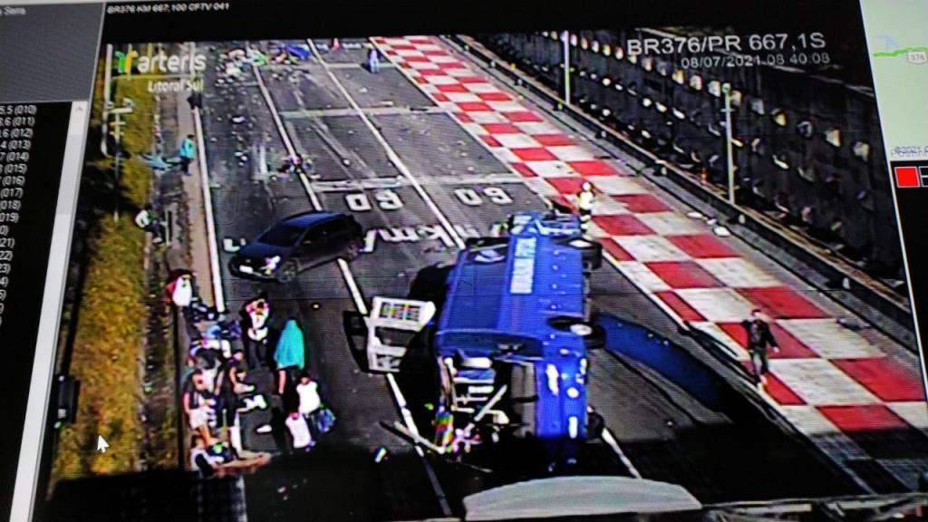 Delegação do Umuarama, adversária do São José Futsal domingo, sofre grave acidente em estrada do Paraná. Há pelo menos dois mortos.