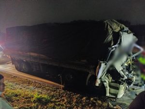 Acidente entre caminhões deixa um morto na Via Dutra em Aparecida 1 Acidente entre caminhões deixa um morto na Via Dutra em Aparecida