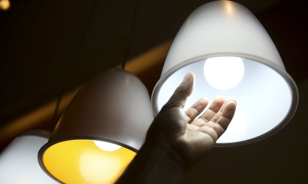 Conta de luz fica 16% mais cara em 19 cidades a partir deste sábado 1 Conta de luz fica 16% mais cara em 19 cidades a partir deste sábado