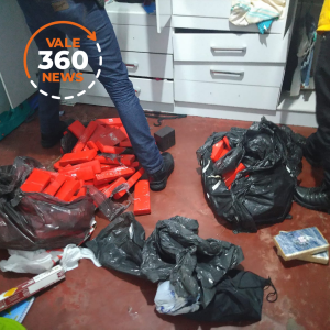 Polícia Civil faz contagem de grande quantidade de drogas apreendida em Lorena