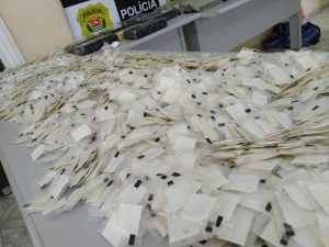 Polícia Civil prende homem com quase 30 kg de drogas em Guaratinguetá 1 Polícia Civil prende homem é preso com vários tijolos de drogas em Guaratinguetá