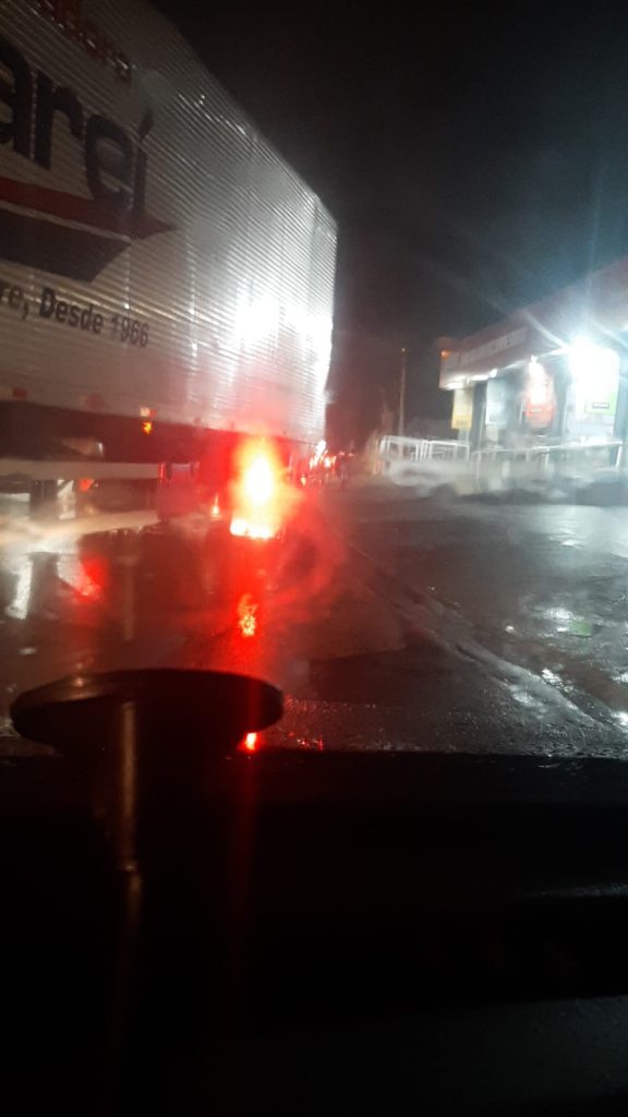 Acidente entre caminhões interdita Carvalho Pinto por mais de 6 horas e causa transtornos no centro de Jacareí 1 Acidente entre caminhões interdita Carvalho Pinto por mais de 6 horas e causa transtornos no centro de Jacareí