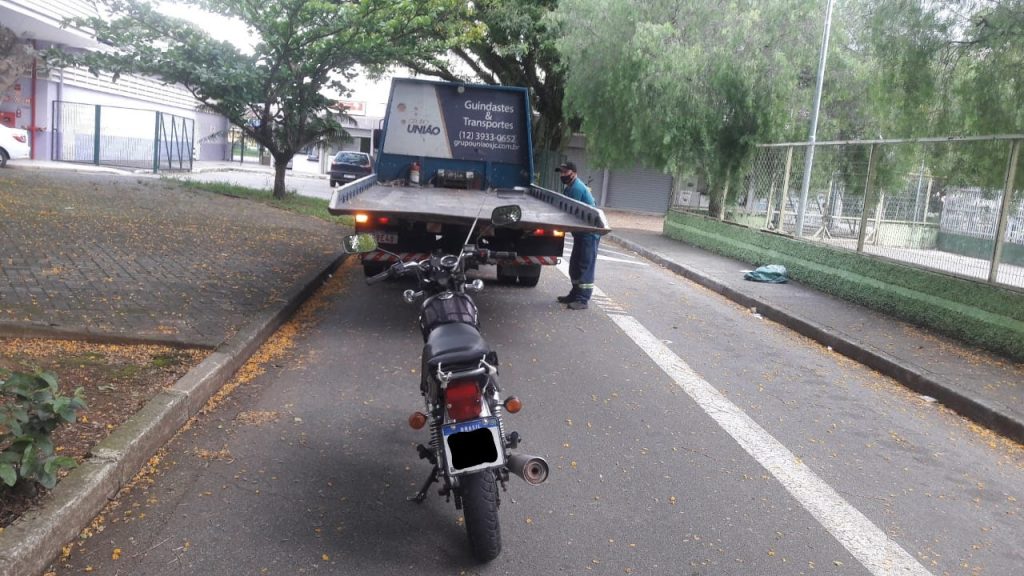 Prefeitura de São José dos Campos faz a apreensão da primeira motocicleta do Uber Moto na cidade
