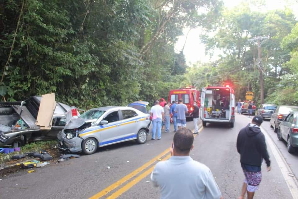 Acidente grave interditou Rio-Santos em São Sebastião