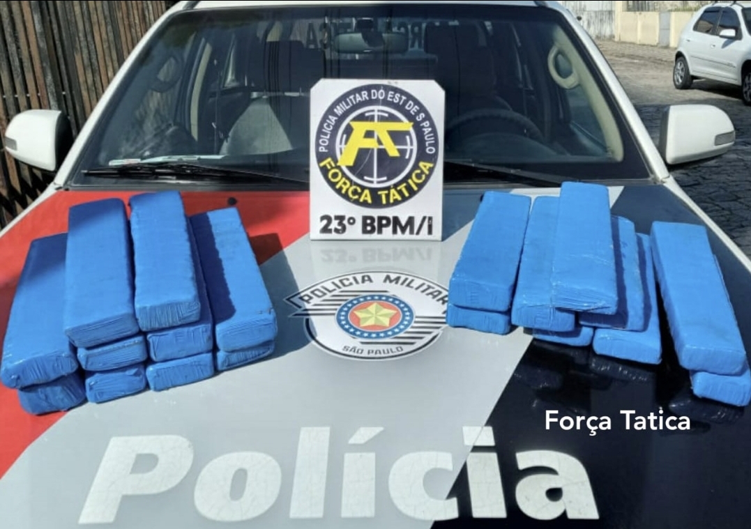 Motorista de aplicativo e comparsa são presos com 18 kg de maconha