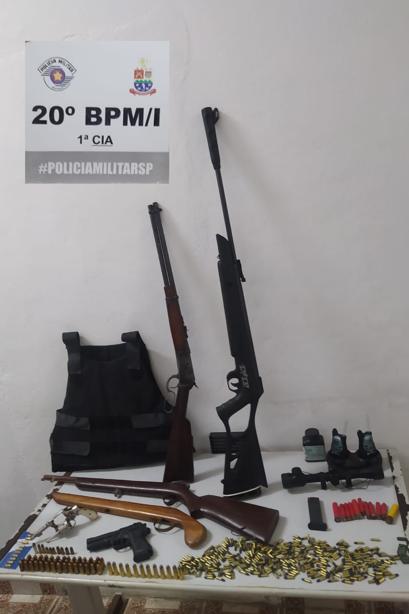 Polícia Militar encontra armas e grande quantidade de munição por São Sebastião