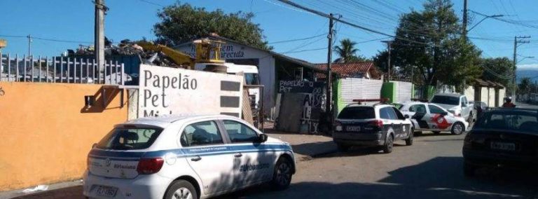 Polícia e prefeitura fazem megaoperação em ferros-velhos de Caraguatatuba