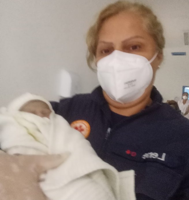 Equipe do Samu faz parto de emergência em ambulância em São Sebastião