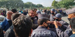 Bolsonaro participa de motociata em São Paulo