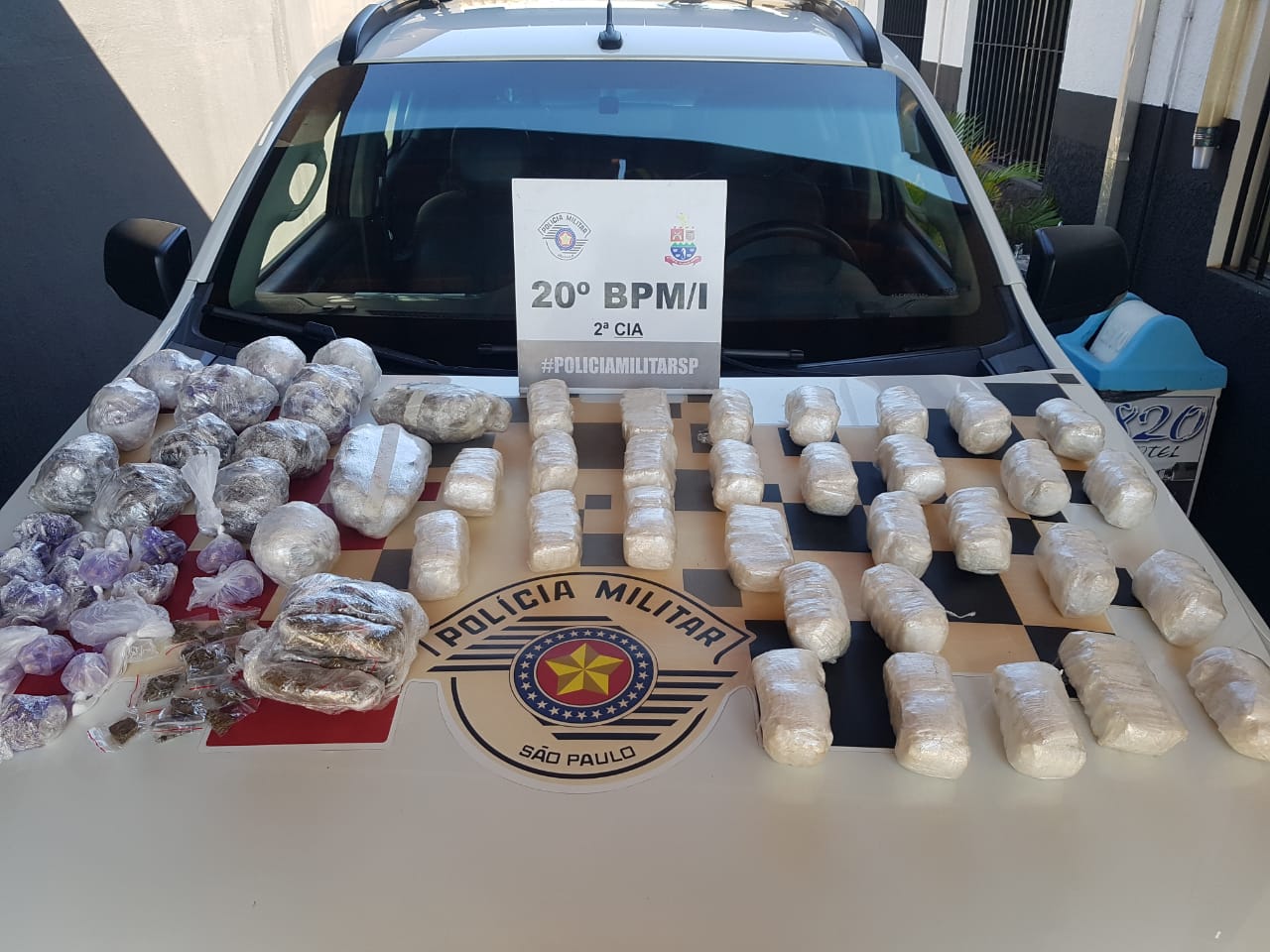 Polícia Militar apreende mais de 7 kg de drogas em Caraguatatuba