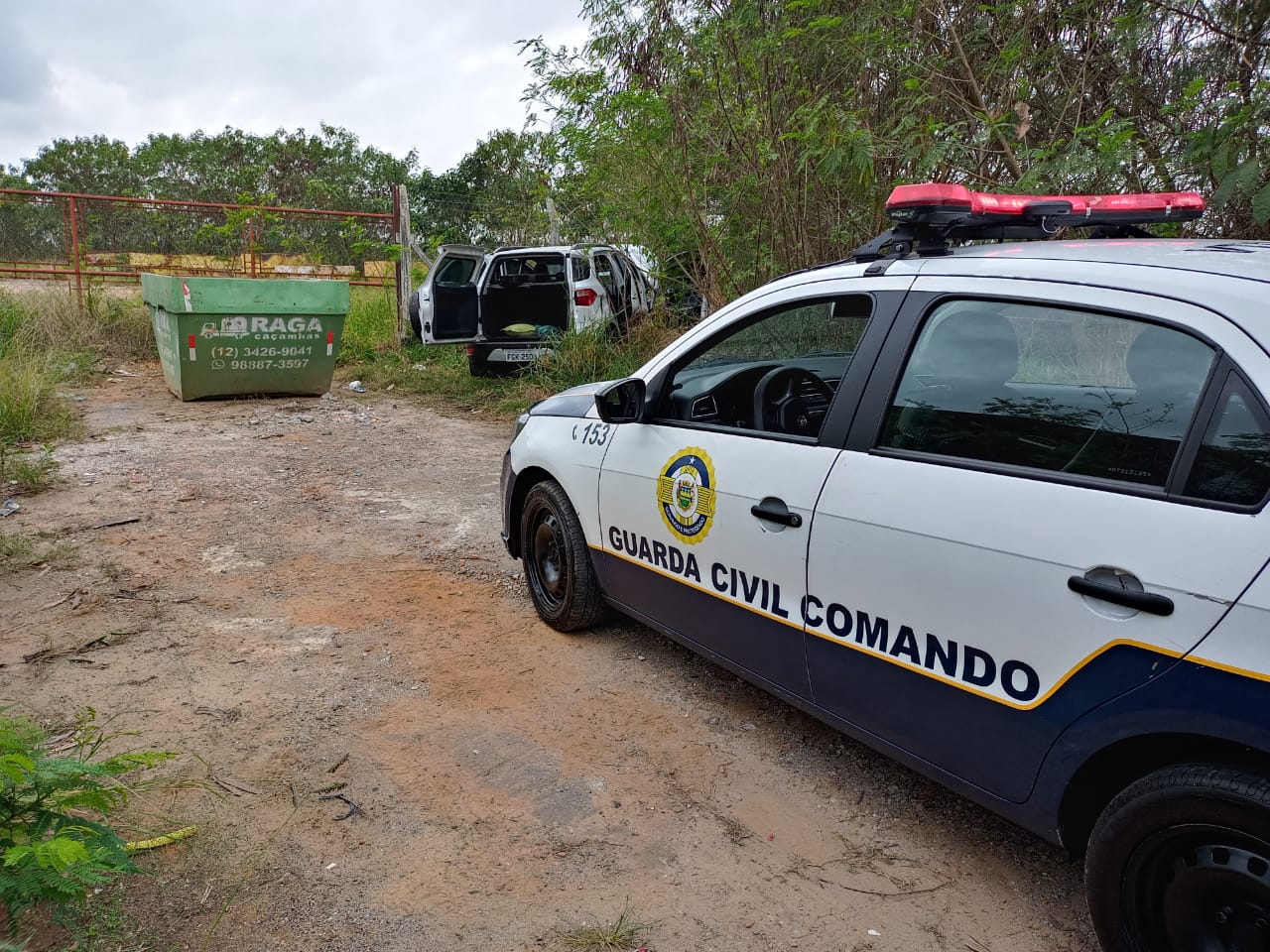 Criminosos amarram família, roubam carro e depois pedem resgate de R$ 3 mil pelo veículo