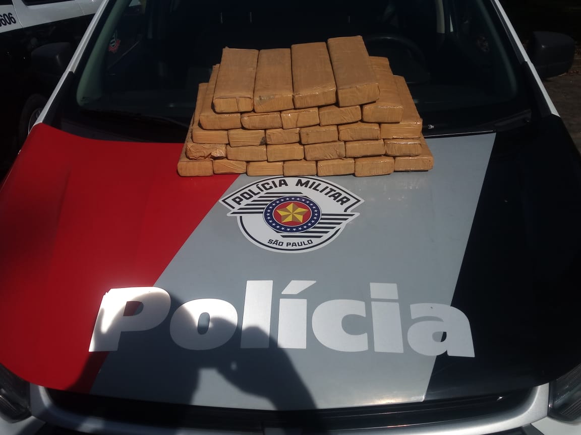 26 kg de maconha são apreendidos em estacionamento de supermercado em São José dos Campos