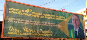 Opositores de Bolsonaro em Caçapava são provocados por Eduardo Bolsonaro.