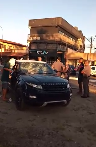 Turistas de São Paulo têm carro de luxo vandalizado em Ubatuba