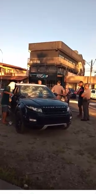 Turistas de São Paulo têm carro de luxo vandalizado em Ubatuba