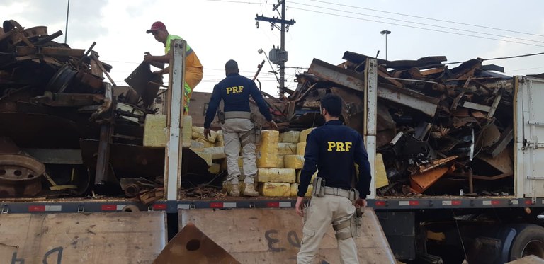 PRF apreende 5 toneladas de maconha na Via Dutra
