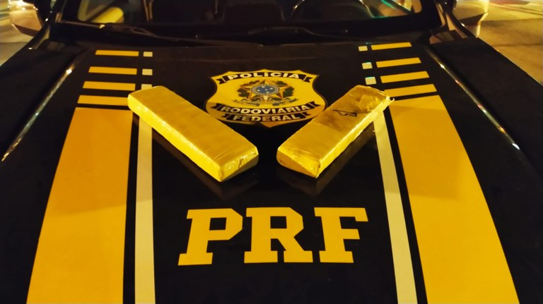 PRF apreende 2 Kg de maconha em veículo na Via Dutra, em Jacareí
