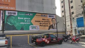 Sindicato dos Petroleiros espalha outdoors críticos a Bolsonaro em cidades do Vale do Paraíba