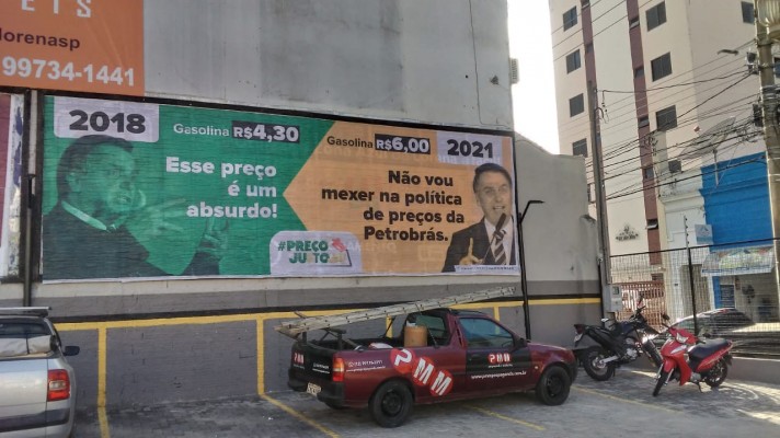Sindicato dos Petroleiros espalha outdoors críticos a Bolsonaro em cidades do Vale do Paraíba