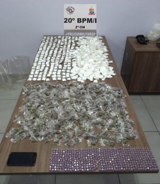 PM apreende mais de 3 kg de drogas em Caraguatatuba