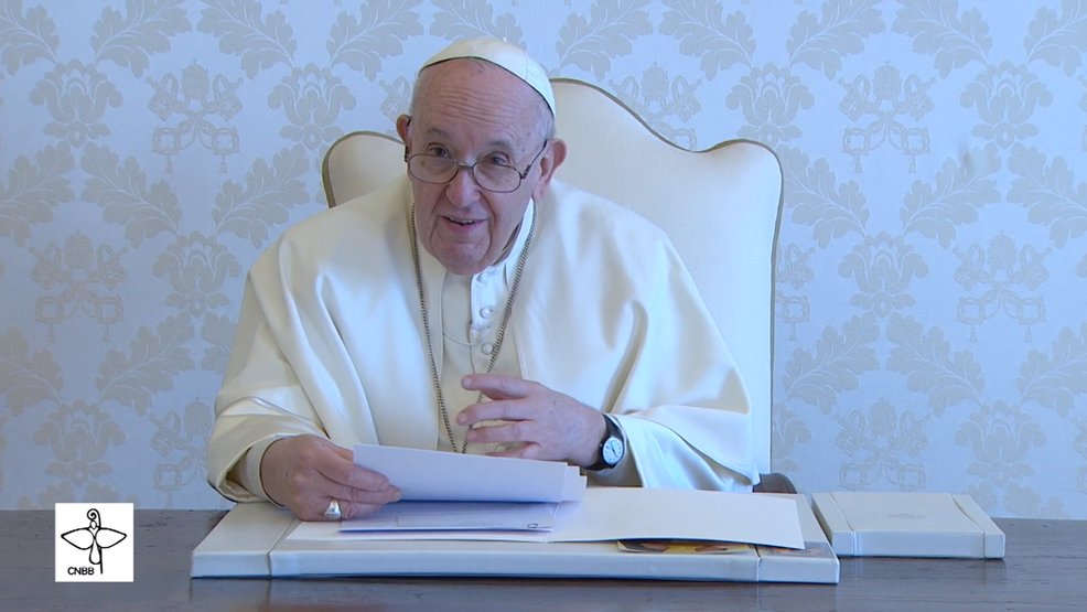Papa Francisco deve ficar uma semana internado