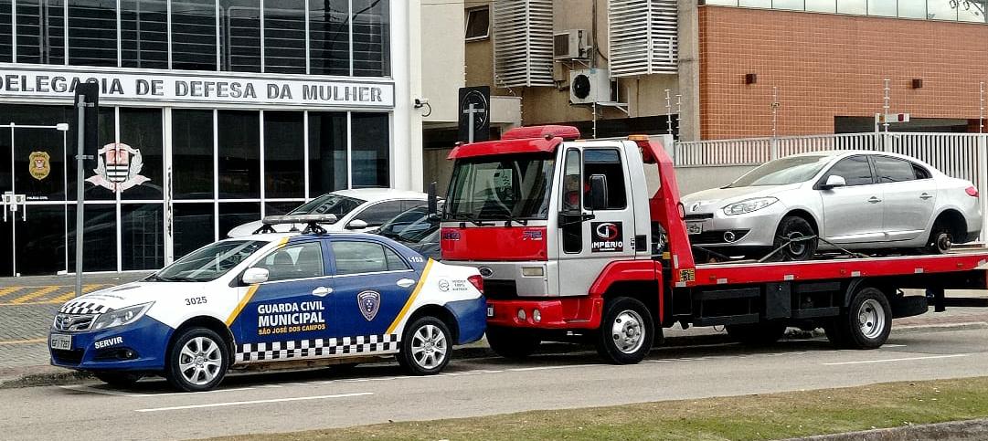 Homem é flagrado por descumprir medida protetiva e carro é recuperado pela GCM de São José dos Campos