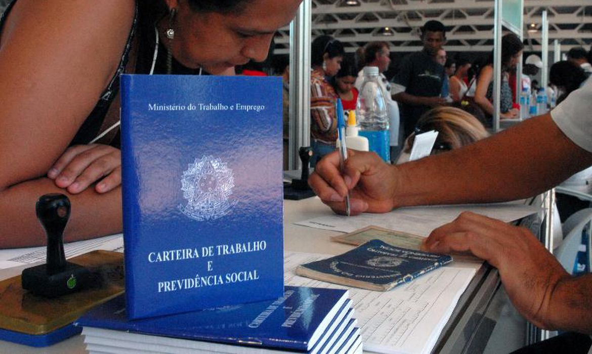 Vale do Paraíba cria 2.690 postos de trabalho em maio