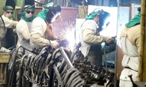 CNI aumenta previsão de crescimento da economia para 4,9%, neste ano