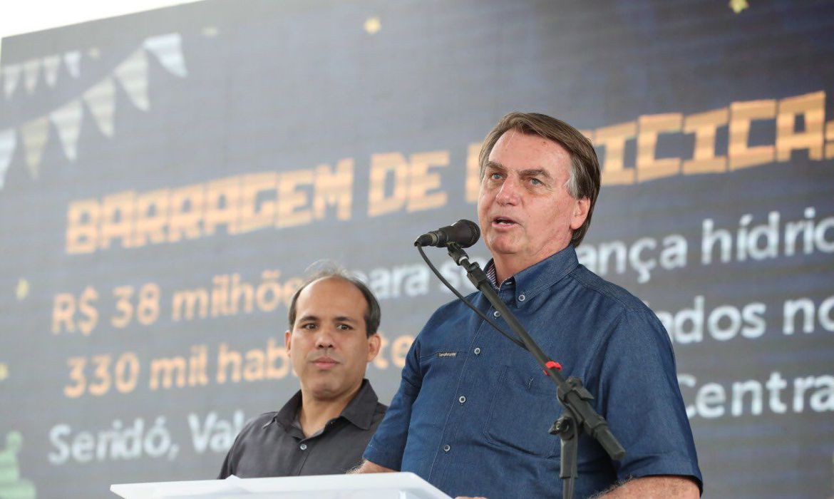 Bolsonaro chega a São Paulo e presidente será avaliado. Cirurgia não está descartada