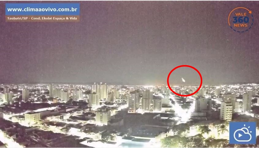 Câmeras flagram meteoro explodindo no céu de Taubaté e outros quatro estados