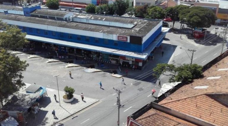 Polícia e GCM fazem operação na rodoviária velha e prendem quatro pessoas em Taubaté