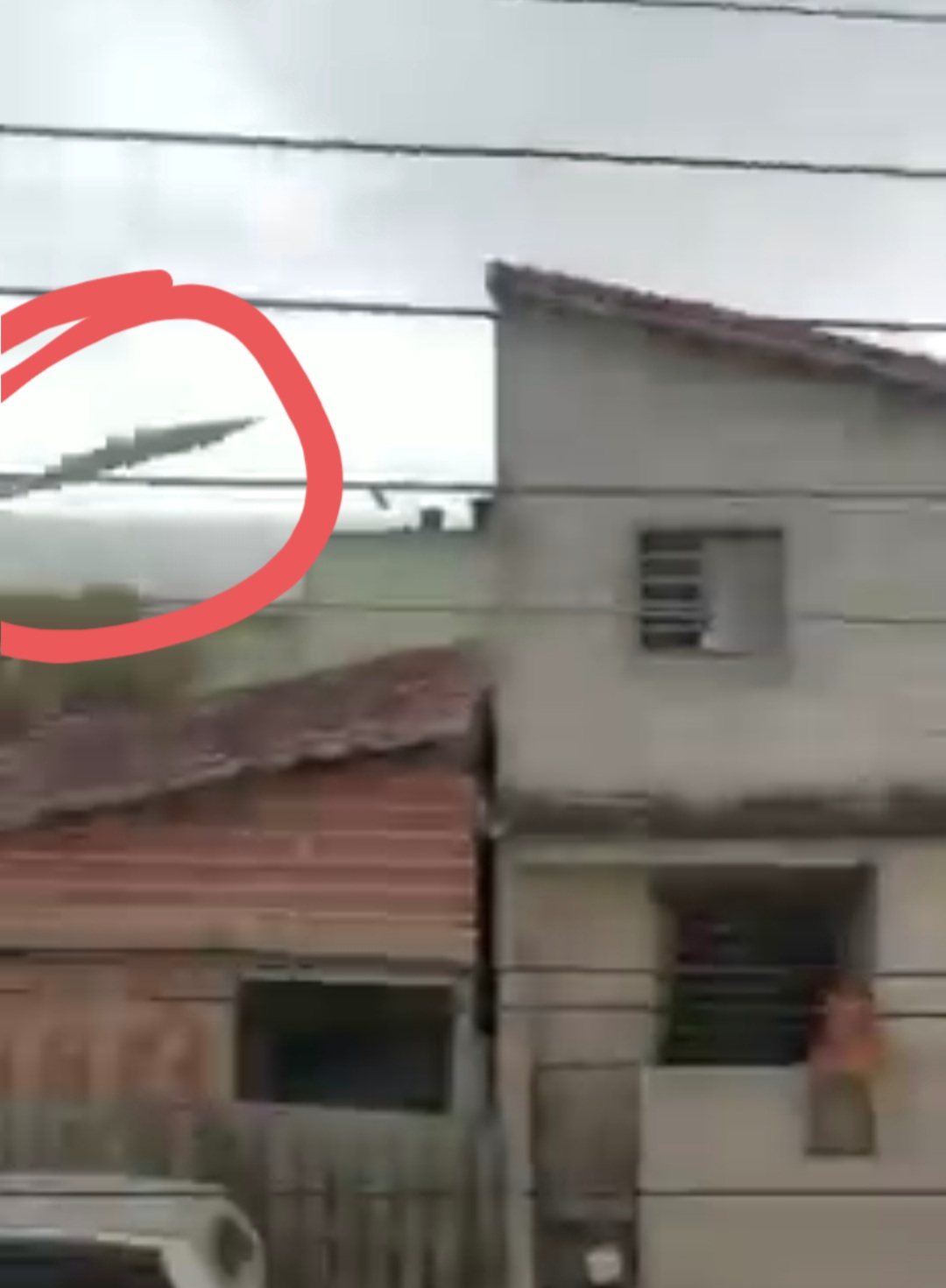 Vendaval arranca telhado em Cunha, que tambem registra granizo