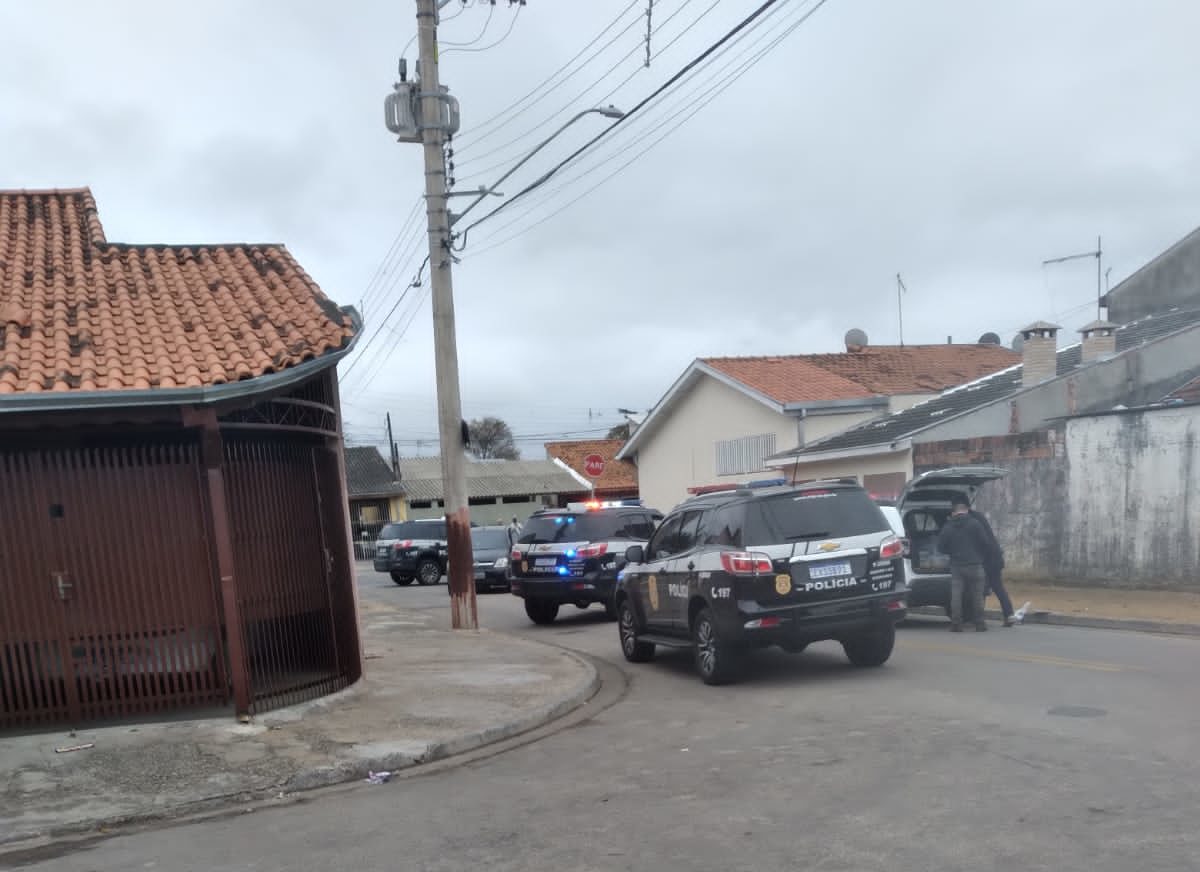 Polícia prende um e baleia outro em investigação contra o roubo de casas lotéricas em São José dos Campos