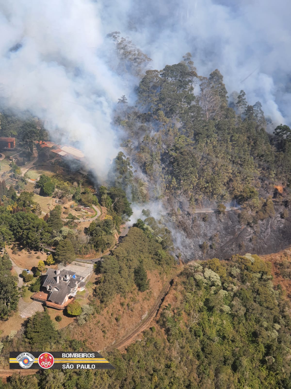 Combate ao fogo em vegetação entra no terceiro dia em Campos do Jordão