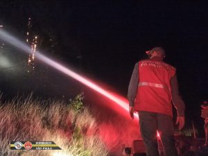 Serra da Mantiqueira: Fogo se alastra, efetivo é aumentado e três helicópteros são usados para conter as chamas