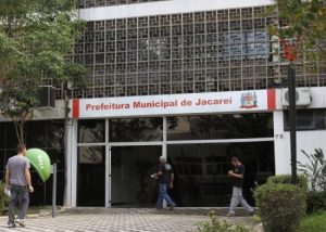Prefeitura de Jacareí vai afastar 30 servidores que se recusaram a tomar a vacina contra a Covid19
