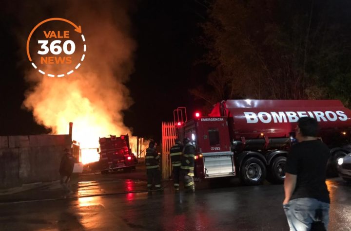 Madeireira pega fogo em São José dos Campos