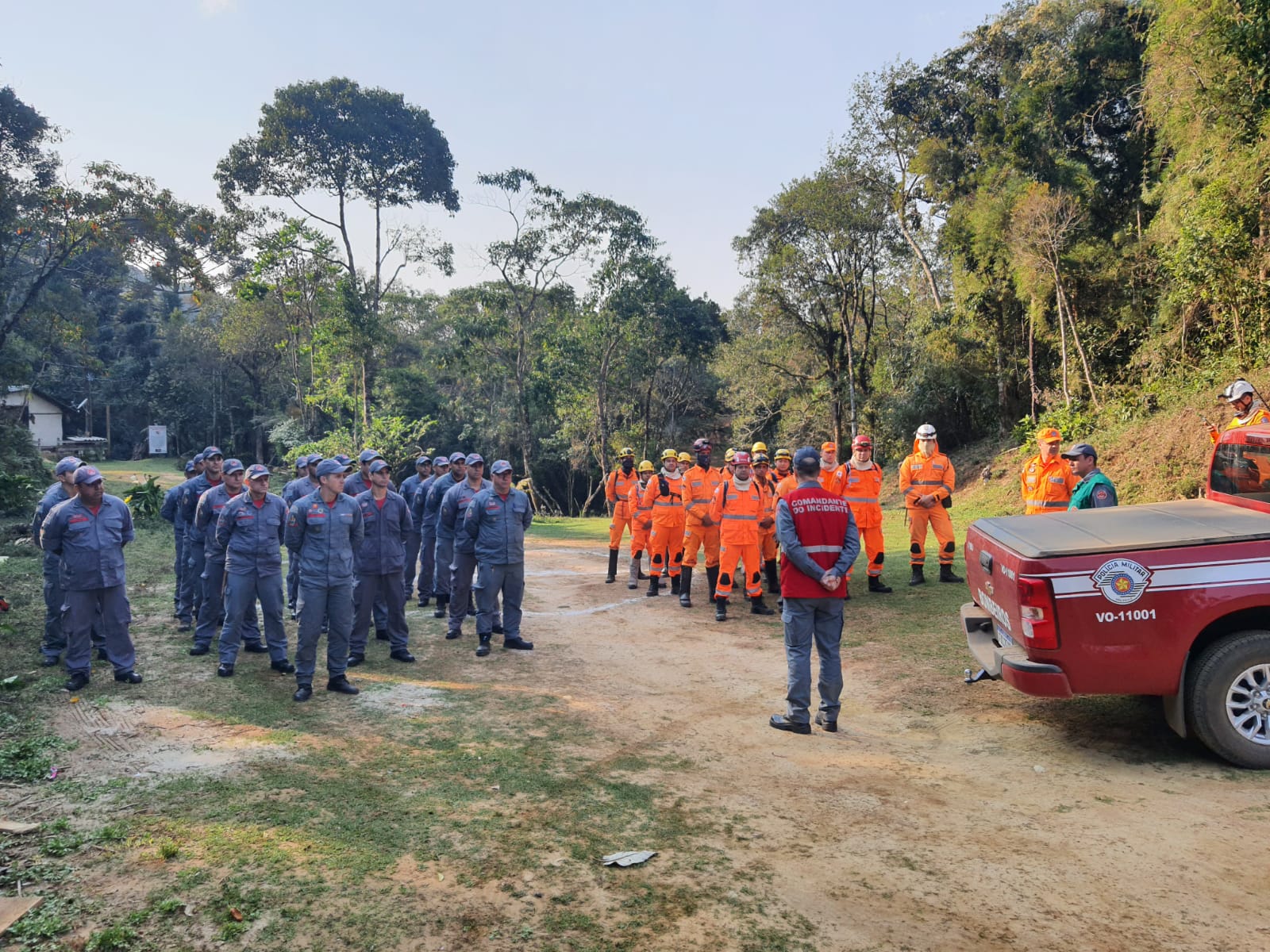 Fogo no Pico dos Marins já consumiu o equivalente a 270 campos de futebol
