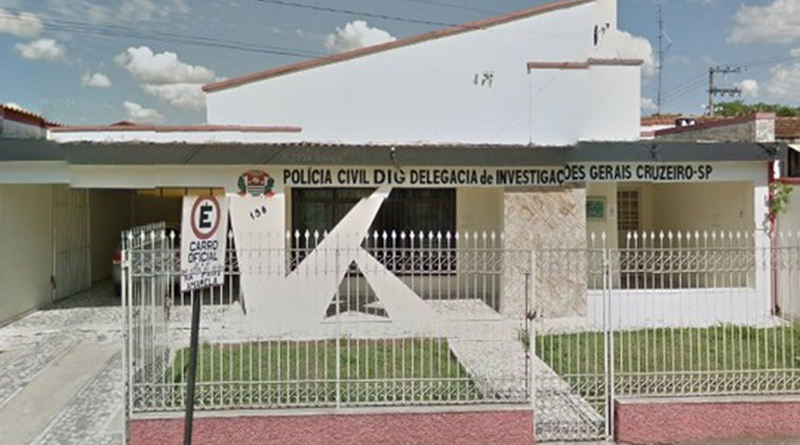 Homem é ferido ao ser baleado enquanto consertava carro em Cruzeiro