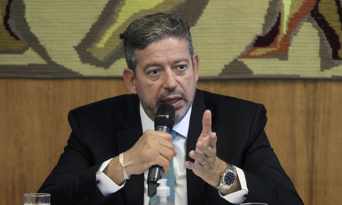 Presidente da Câmara diz que pautará PL que muda cobrança do ICMS