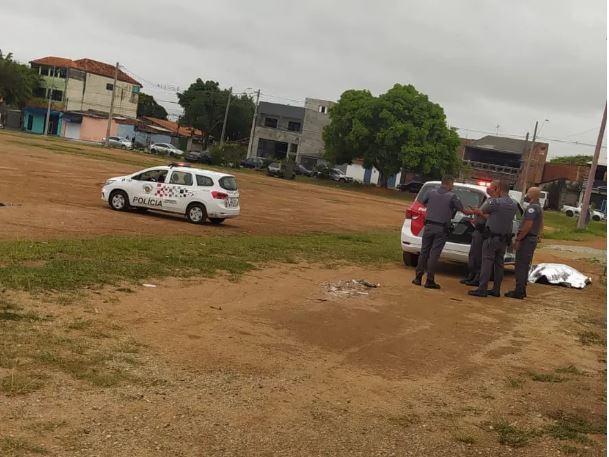 Homem é encontrado morto em terreno baldio no Campos dos Alemães em São José dos Campos