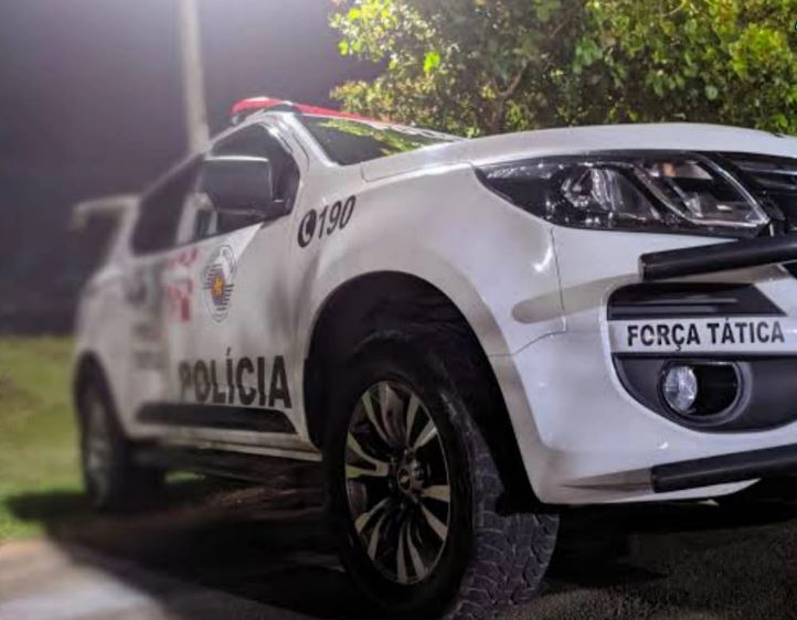 Perseguição a bandidos tem troca de tiros, fuga e um morto com bala de fuzil em Caçapava