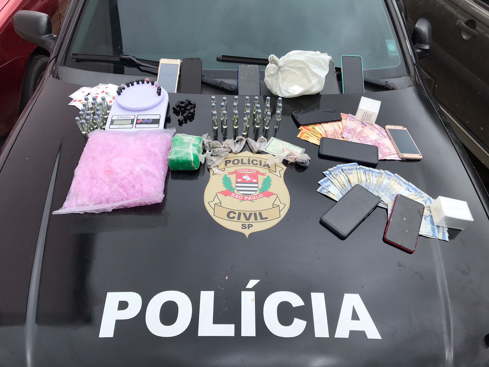 Operação conjunta das polícias prende quatro criminosos por homicídio e tráfico de drogas em Caçapava