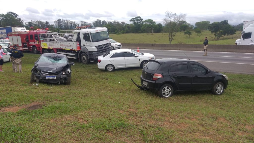 Cinco romeiros são atropelados em Pindamonhangaba. Um ciclista morreu