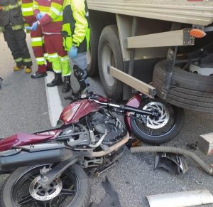 Motociclista morre em acidente com cinco veículos na Via Dutra em Aparecida
