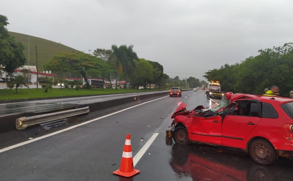 Acidente na Via Dutra em Queluz deixa um morto e um ferido