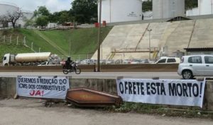 Caminhoneiros decidem manter greve para 01 de Novembro. Já há paralisação em seis estados