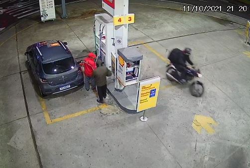 Base da PM a poucos metros não intimida bandido que assalta posto de combustível em Jacareí