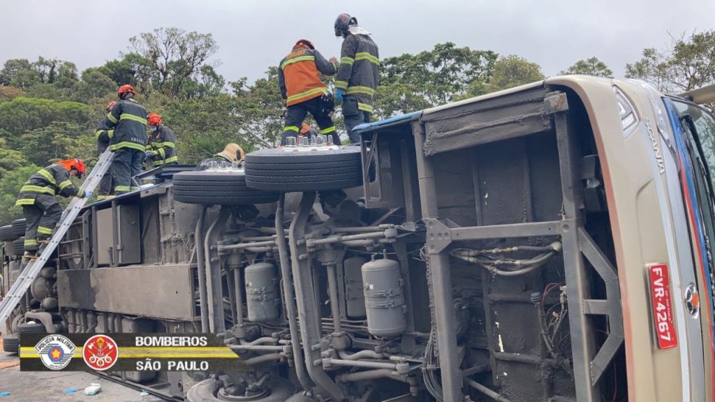 Filha do motorista, de 08 anos, está entre as vítimas fatais do acidente na Oswaldo Cruz. Outras 05 pessoas morreram